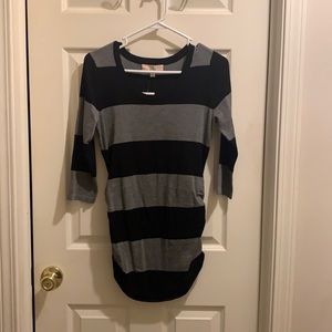 3/4 sleeve black and gray sweater